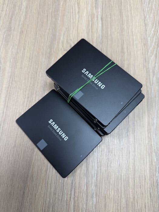 Ssd накопчиував Samsung 2.5 sata 256gb