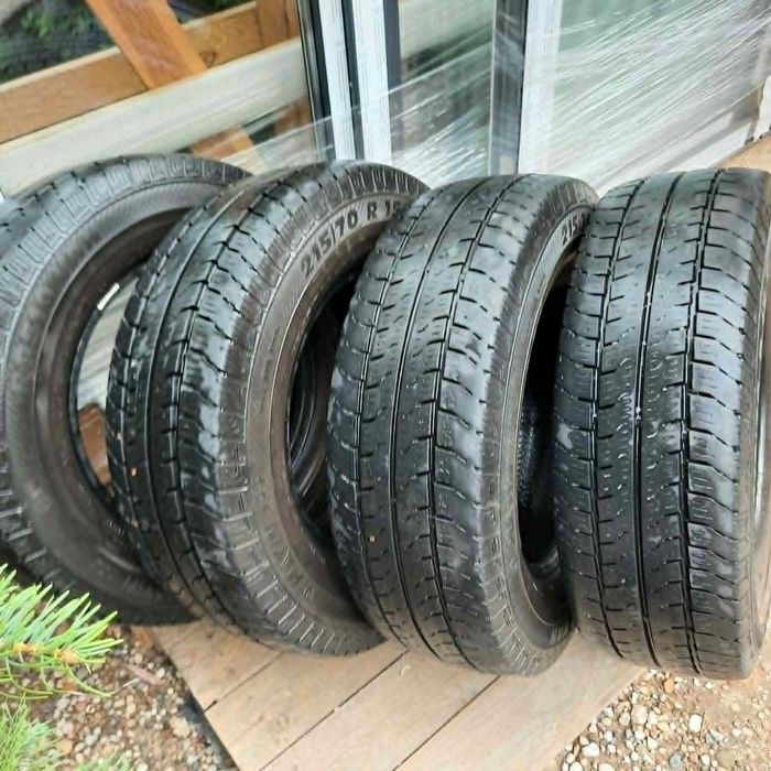 Opony 15 " całoroczne , wzmocnione do busa