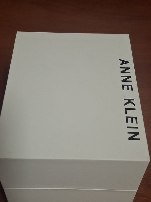 Продам часи жіночі Anne Klein