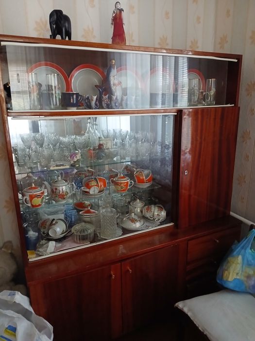 Сервант радянського виробництва