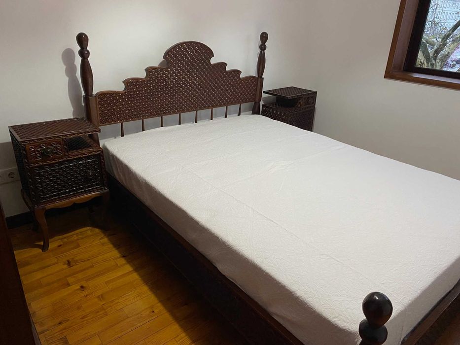 Cama de casal trabalhada dos anos 60