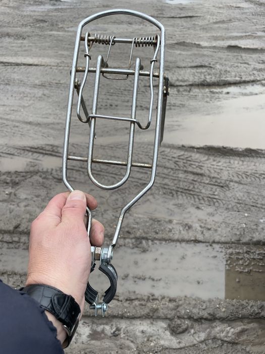 Продам універсальне сидіння на електросамокат з металевим багажником