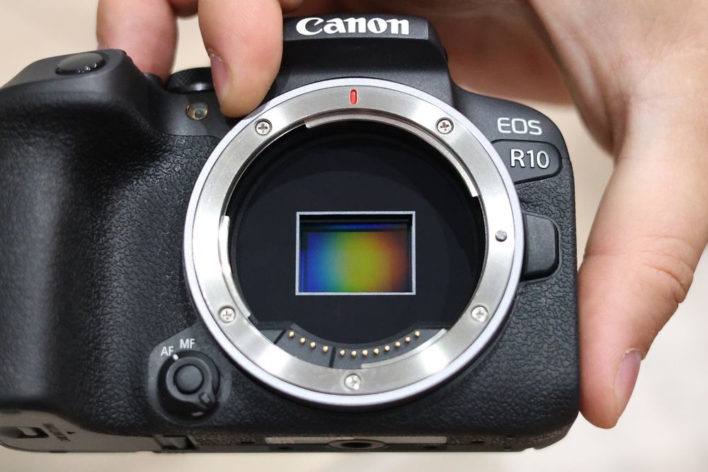Aparat Canon eos R10, bezlusterkowiec + baterie