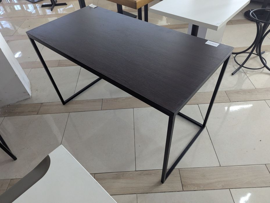 Офисные столы со склада. Дёшево