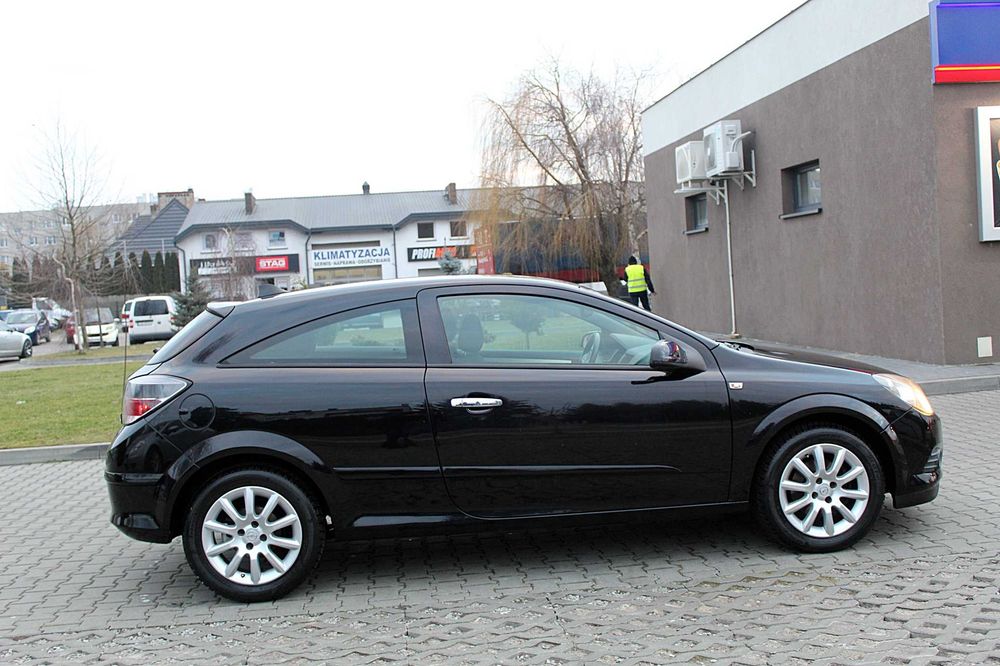 Opel Astra GTC.Niski przebieg.Klimatyzacja