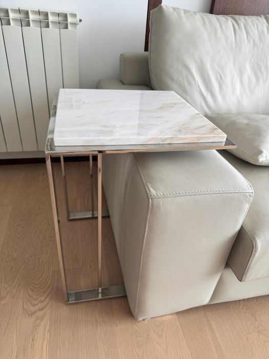 Mesa apoio sofá, em inox e mármore (Interdesign)