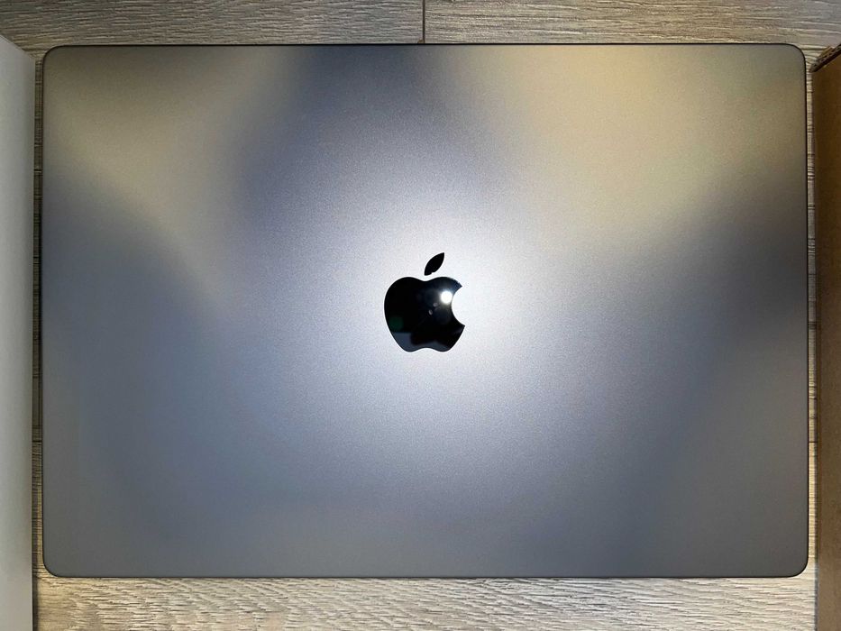 MacBook Pro 16" M2 Max, 96GB/8TB – jak nowy