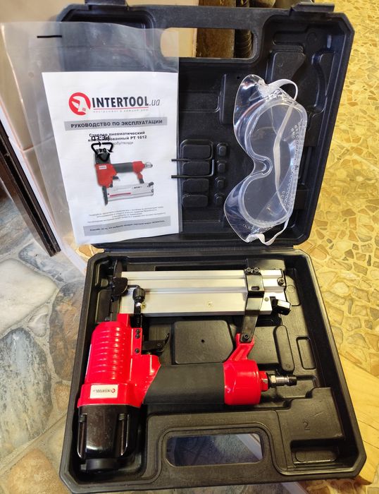 Степлер пневматичний комбінований під скобу і цвяхи  INTERTOOL PT-1612