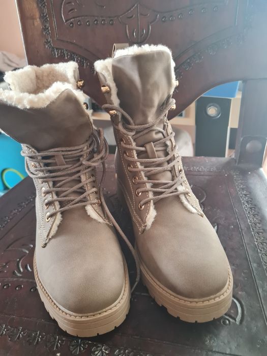 Lindíssimas botas forradas com pêlo são novas