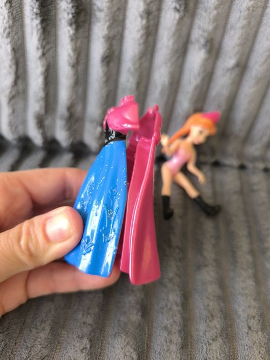 Mała lalka Anna z Krainy Lodu