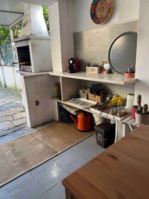 Andar de Moradia T3/ Logradouro/Churrasqueira/Garagem Queijas/Oeiras