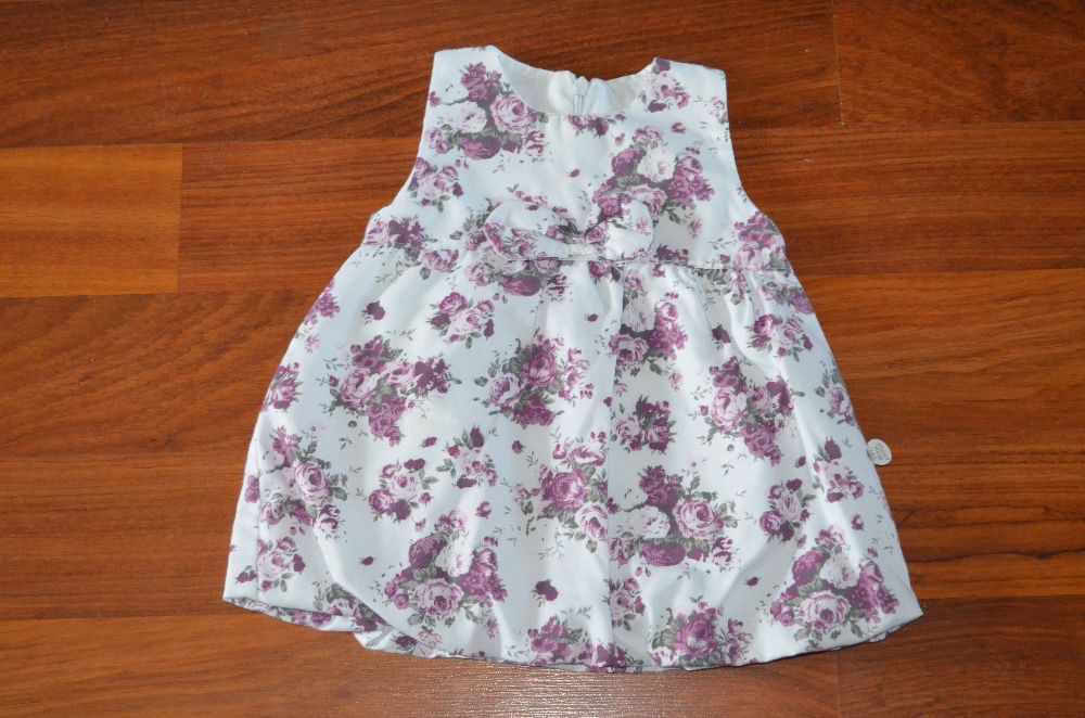 Sprzedam przepiękną sukieneczkę w kwiaty na rozm. 3-6 miesięcy