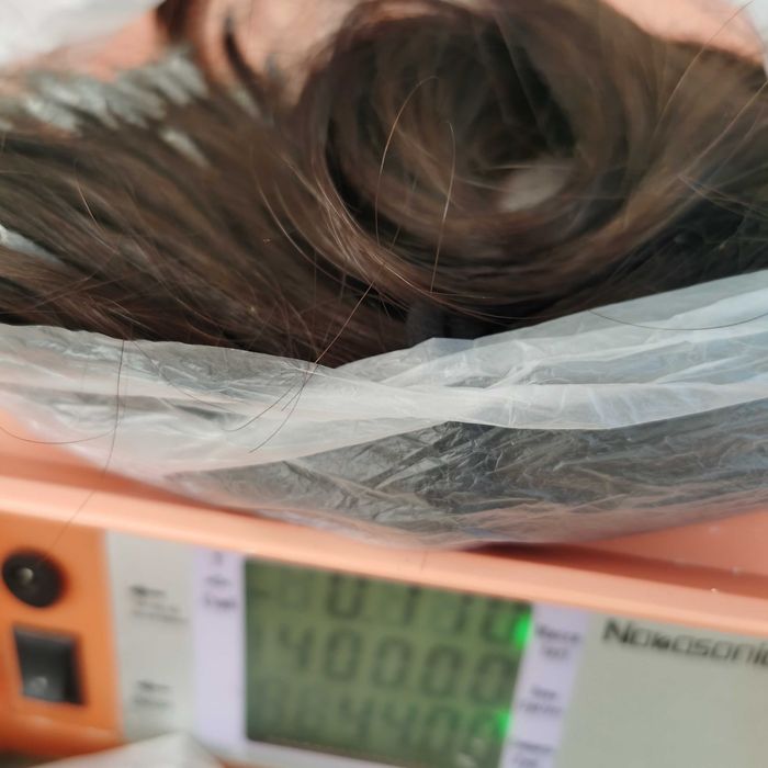 Натуральні прядки волосся, штучні