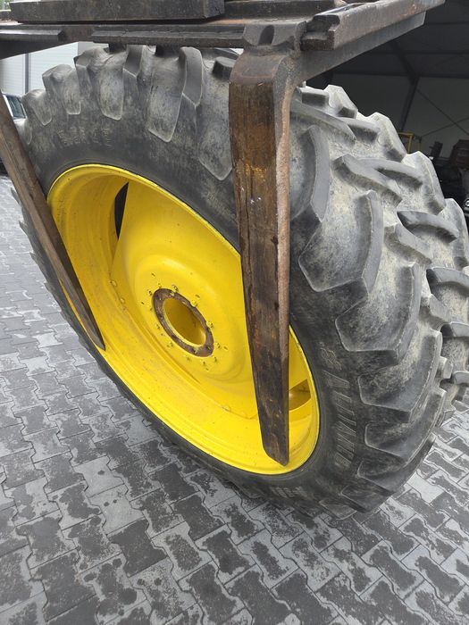 Kola do międzyrzędzi John Deere