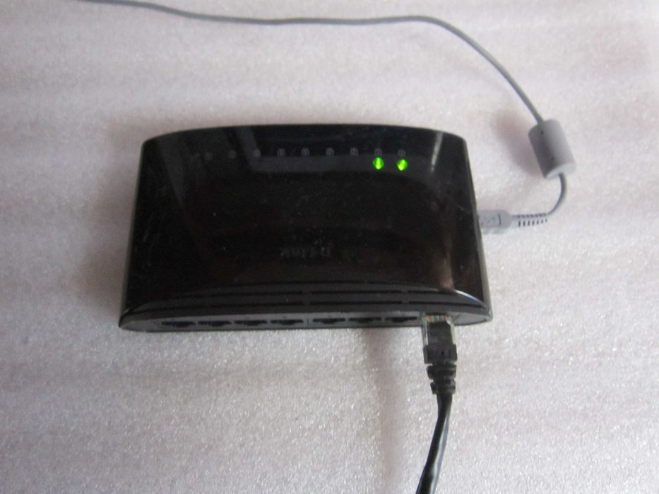 Switch D-Link DES-1008D sprawny na mini usb