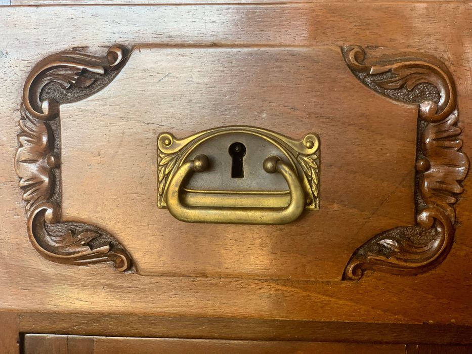 Louceiro / Cristaleira Art Deco vintage com sofá