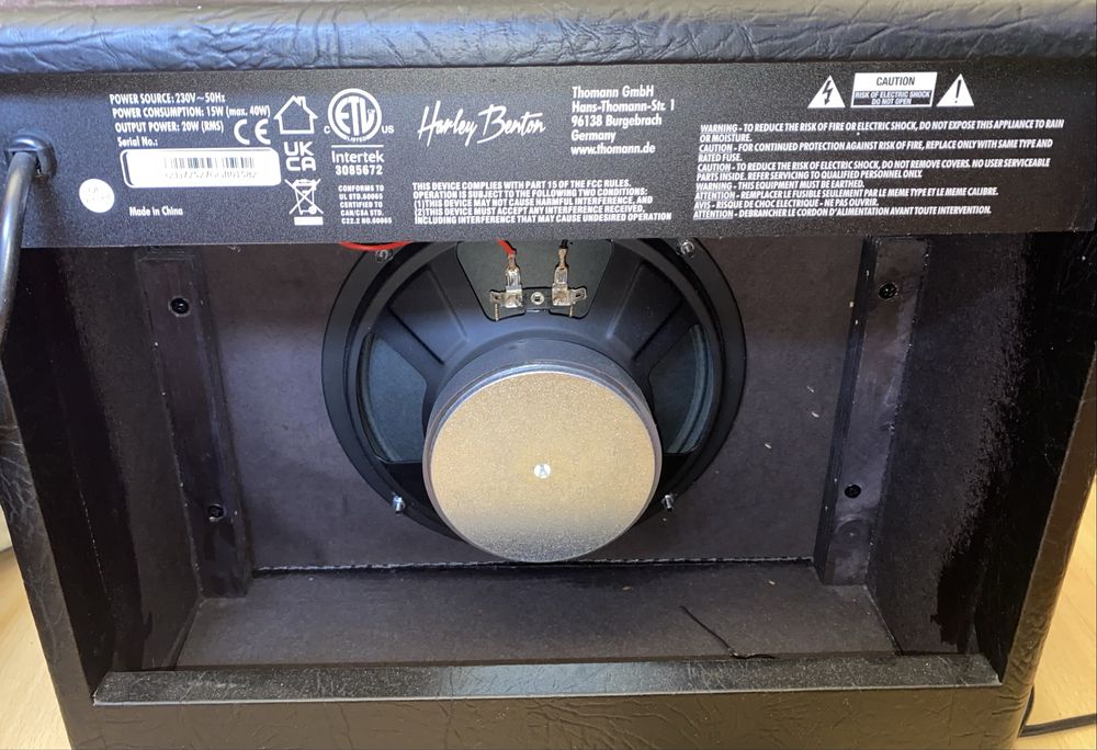 Pack Guitarra Elétrica Harley Benton ST-20HSS + Amp HB-20R com Reverb + Acessórios