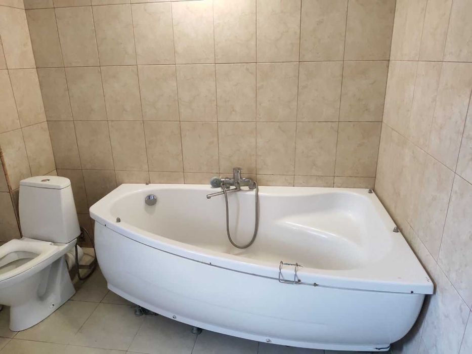 Продається сучасний двоповерховий будинок в селі Станишівка