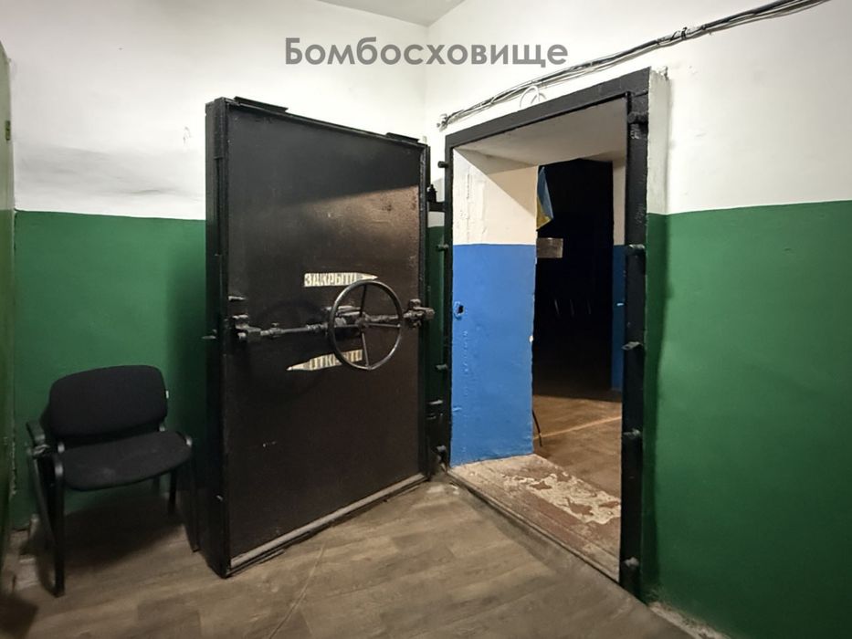 БЕЗ % Оренда офісу 670 м², вул. Василя Макуха 1, 10 хв від метро Шулявська, є парковка, закрита територія, бомбосховище. Поруч Цедіка, Дегтярівська