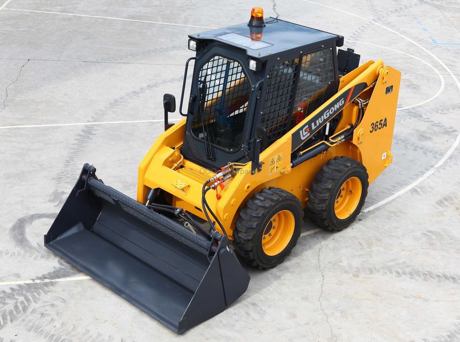 Послуги: екскаватор, самоскид / маніпулятор бобкат