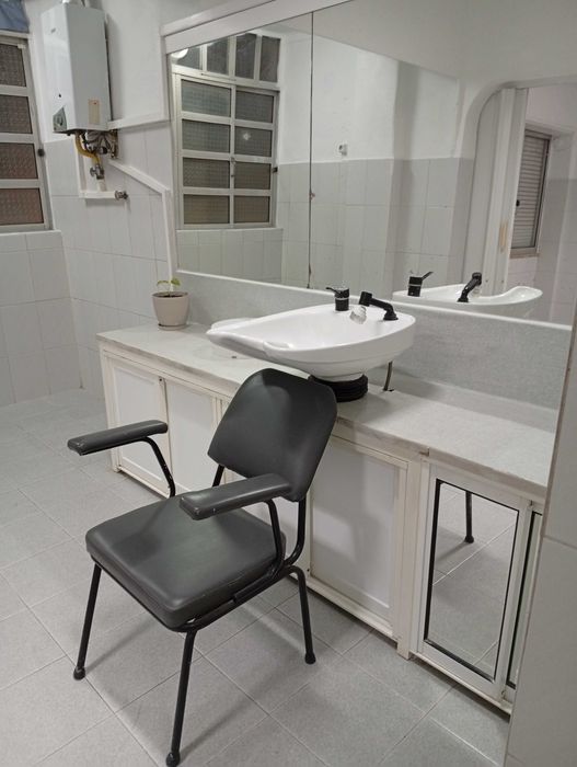 Salão de Cabeleireiro, barbeiro para Arrendar – Falagueira, Amadora