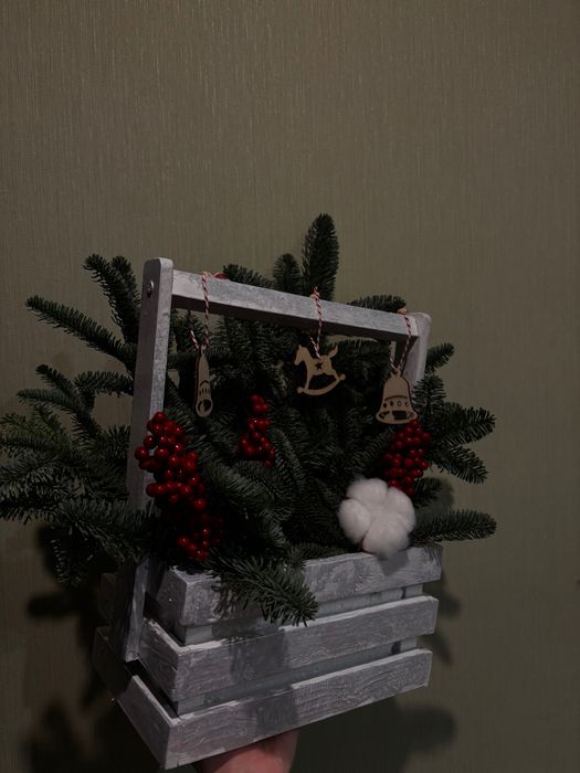 Новорічна корзинка з нобіліса ручної роботи