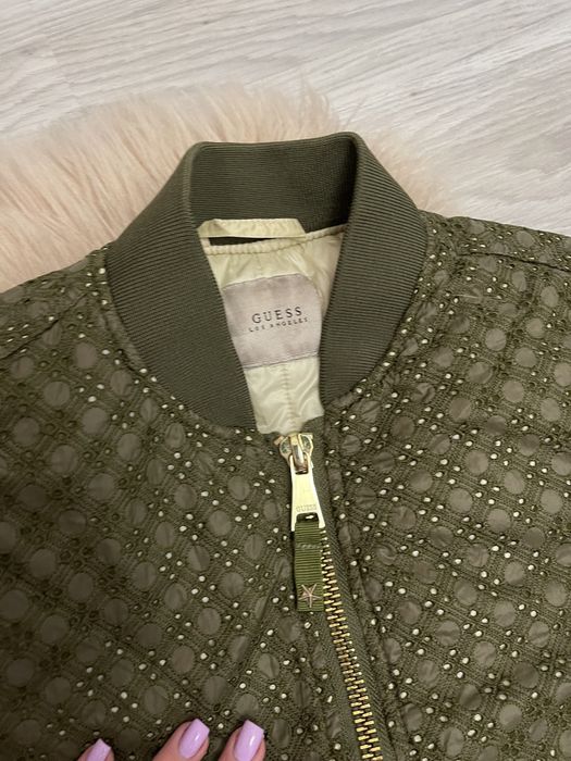 Бомбер Guess
