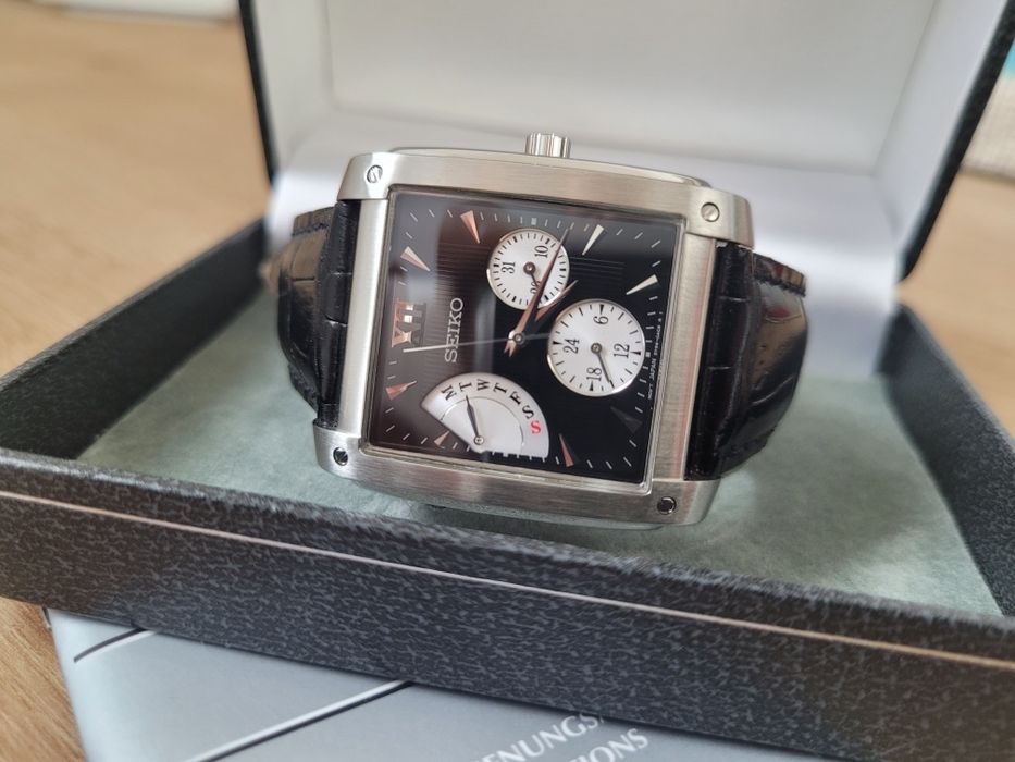 SEIKO SNT009P1 kostka RETROGRADE reverse panda