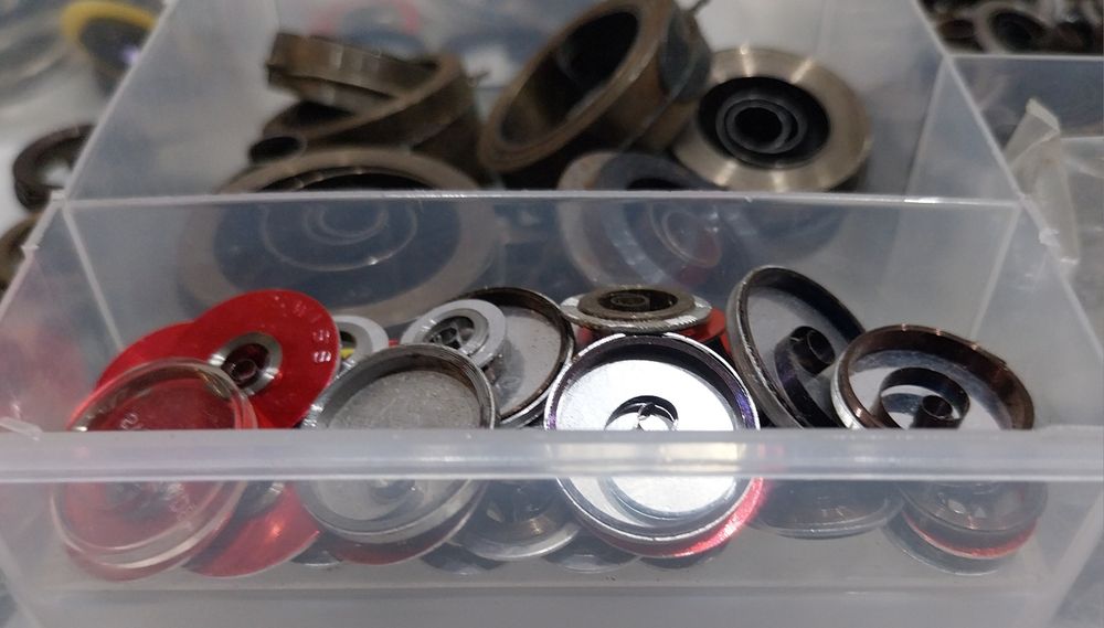 Caixa com cordas de Relógios para Relojoeiros