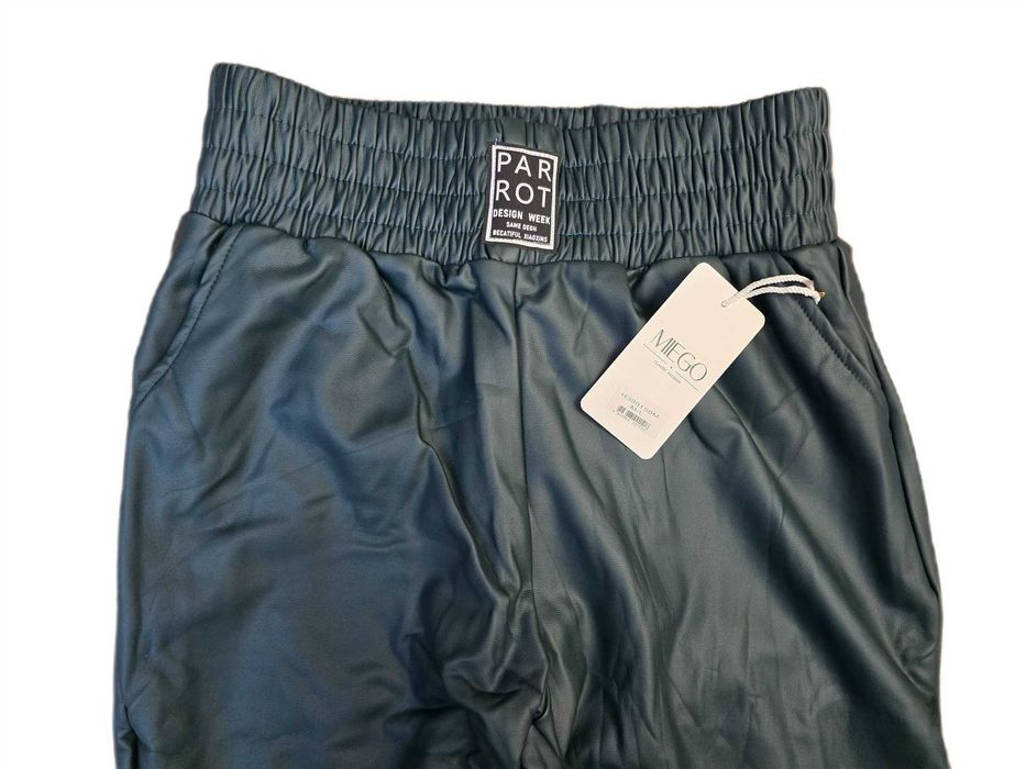 Spodnie joggery ekoskóra ocieplane butelkowa zieleń Miego M/L