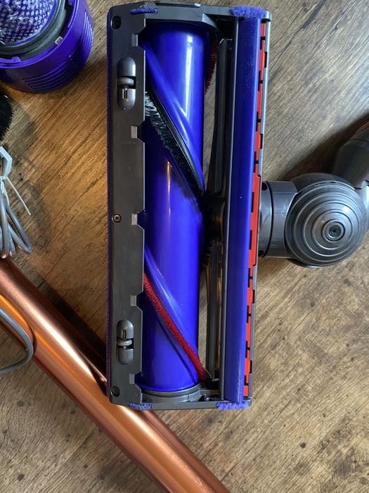 Пылесос аккумуляторный Dyson V10