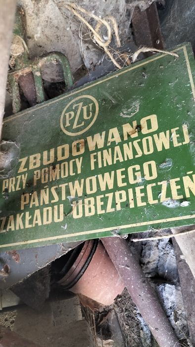 Tablica z okresu PRL.
