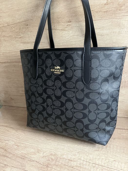 Stylowa torebka Coach czarna monogram
