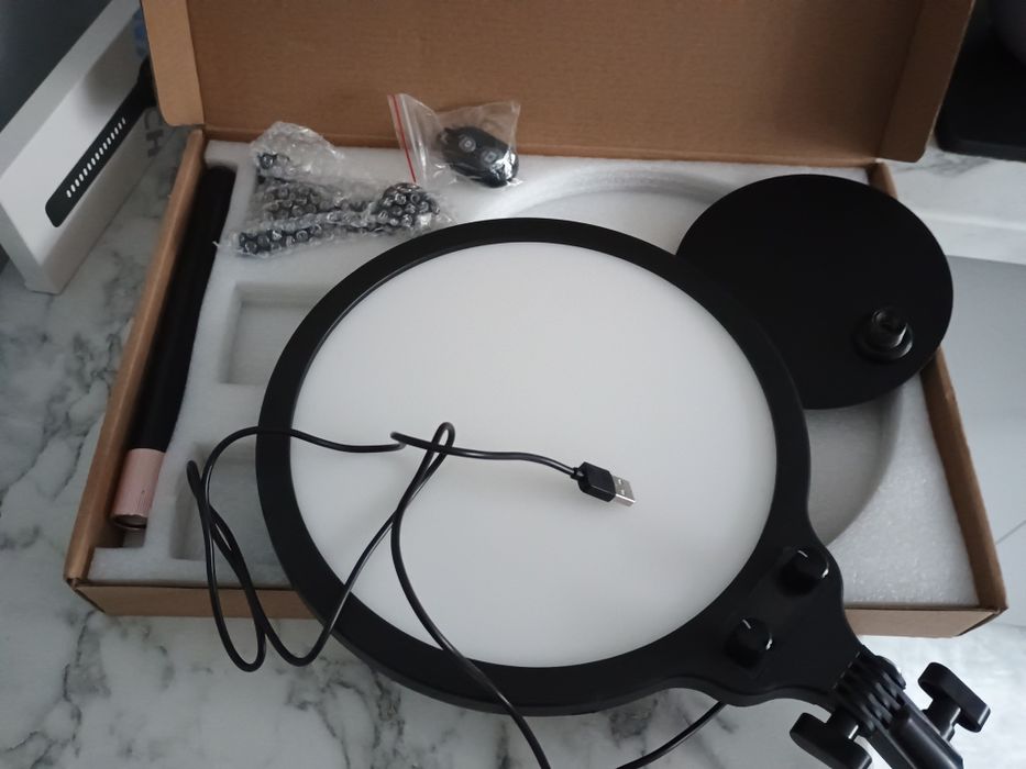 Lampa Moko pierścieniowa ze statywem