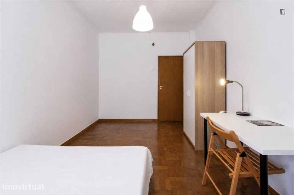 Quarto - localizado em Estrela Lisbon