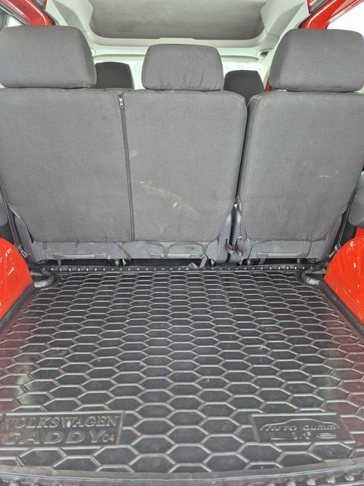 Volkswagen Caddy (2013рік-1,6 дизель+комплект гуми-літо на дисках)