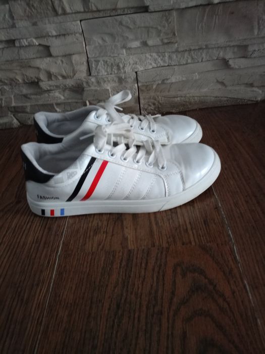 Buty sportowe młodzieżowe