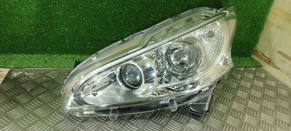 Farol frente esquerdo Peugeot 208