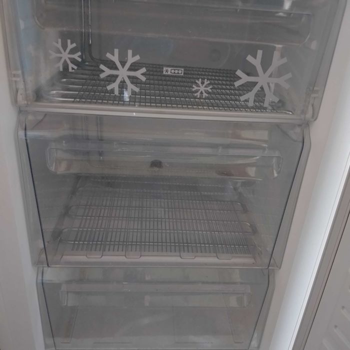 Продаж морозильної камери