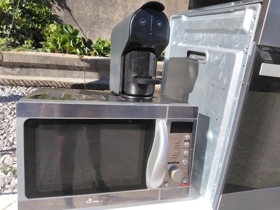 Forno, maq café, 2 microondas