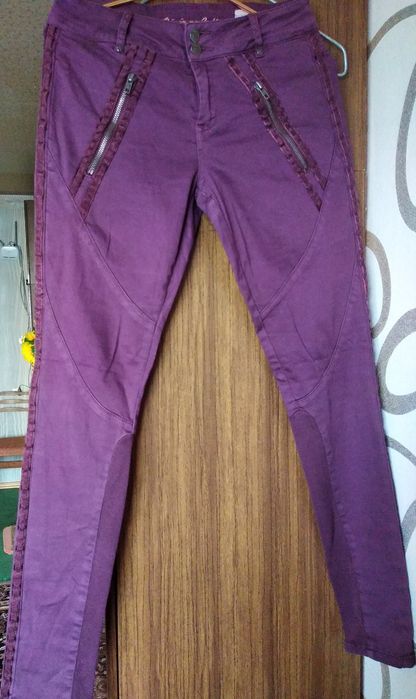 Продам женские джинсы