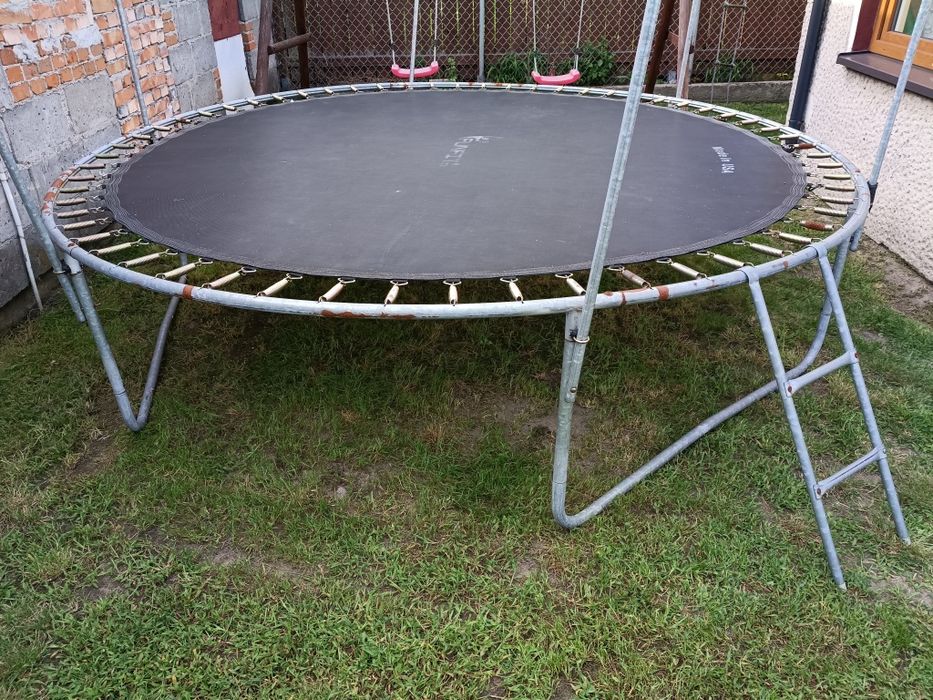 Trampolina bez siatki