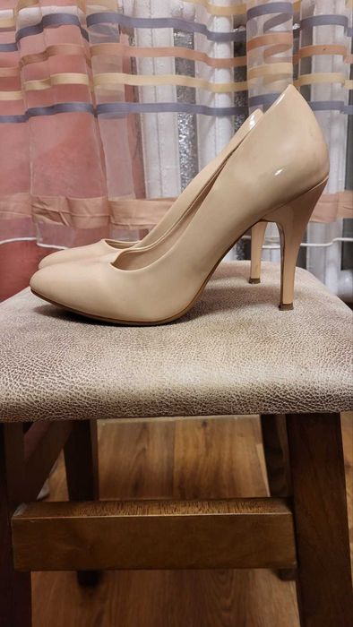 Продам лакові туфелки