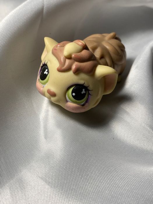 Дві фігурки lps (котик , морська свинка)