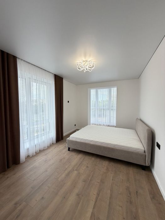 Продам однокімнатну в новобудові Атмосферна,1