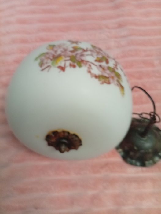 Lampa wisząca z kwiatowym wzorem