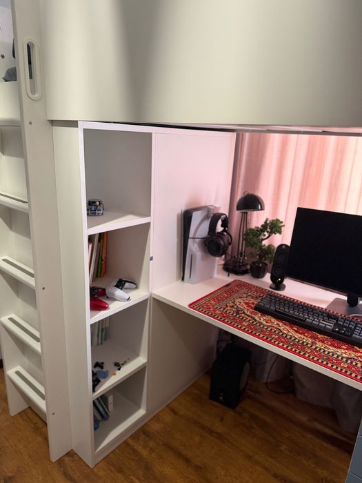 Łóżko na antresoli z biurkiem i szafą IKEA