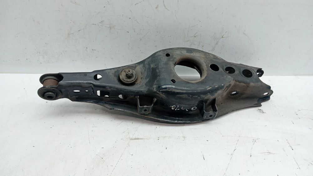 Braço de suspensão trás direito TOYOTA Avensis Wagon (_T27_)