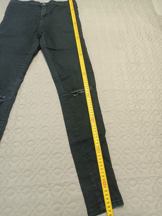 Spodnie z dziurami na kolanach 36