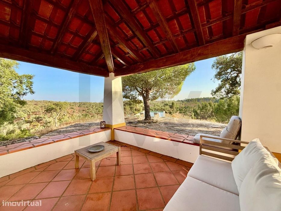 O Monte onde os Dias se Fazem de Silêncio, Sol e Serra – Quinta T4 com